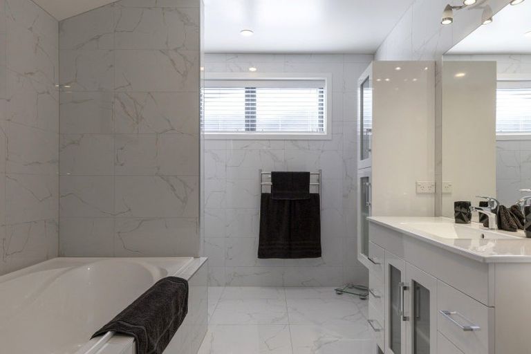 Photo of property in 32 Huka Heights Drive, Rangatira Park, Taupo, 3330