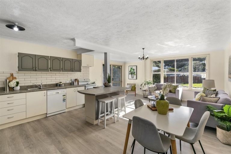 Photo of property in 14 Hanson Grove, Stokes Valley, Lower Hutt, 5019