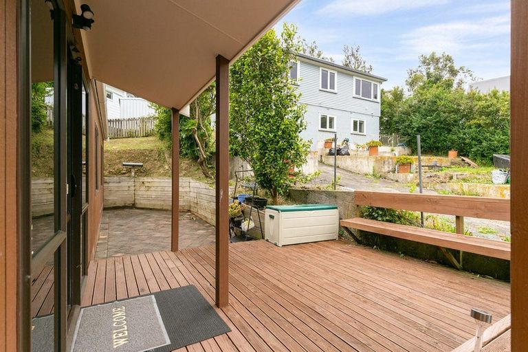 Photo of property in 94a Newlands Road, Newlands, Wellington, 6037