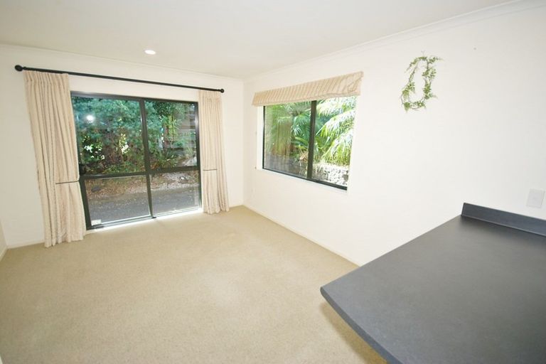 Photo of property in 2/16 Roberts Road, Glenfield, Auckland, 0629