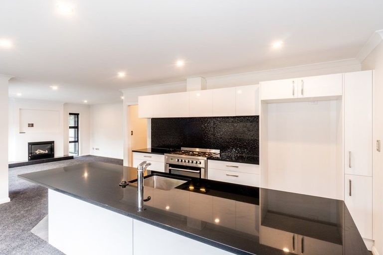 Photo of property in 1 Tower Place, Fitzherbert, Palmerston North, 4410