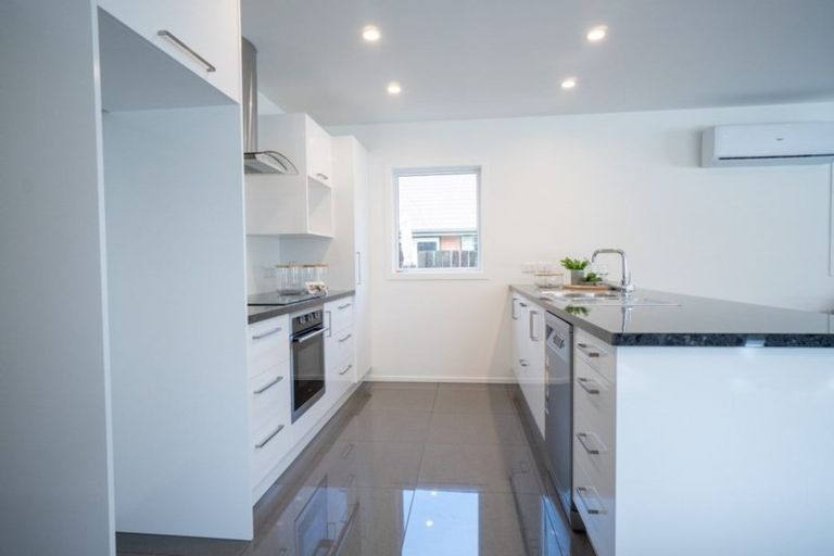 Photo of property in 13 Sutherland Crescent, Melrose, Wellington, 6023