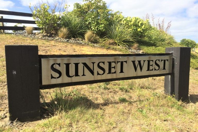 Photo of property in 47 Sunset Drive, Baylys Beach, Dargaville, 0377