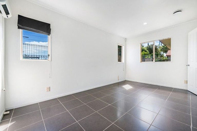 Photo of property in 5/17 Neta Grove, Henderson, Auckland, 0612