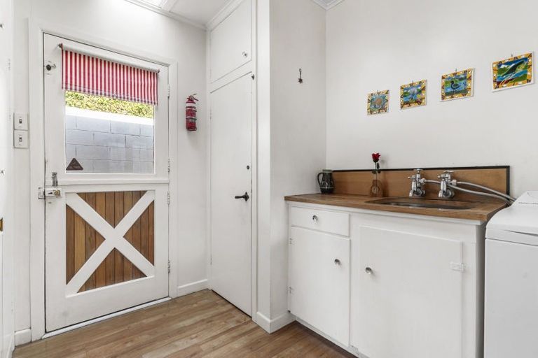 Photo of property in 16 Tui Vale Road, Shelly Park, Auckland, 2014