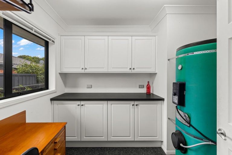 Photo of property in 6 Anderson Way, Highlands Park, New Plymouth, 4312