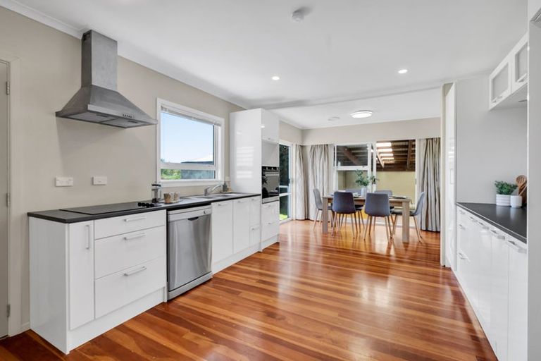 Photo of property in 382 South Road, Omata, New Plymouth, 4374