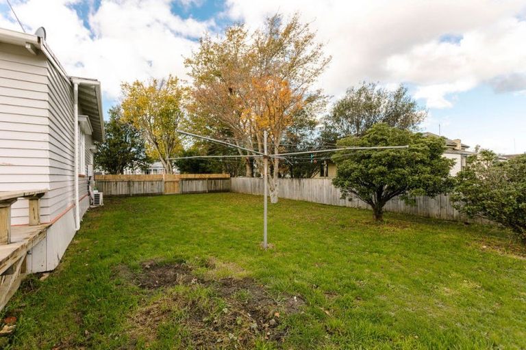 Photo of property in 9 Edward Street, Dannevirke, 4930