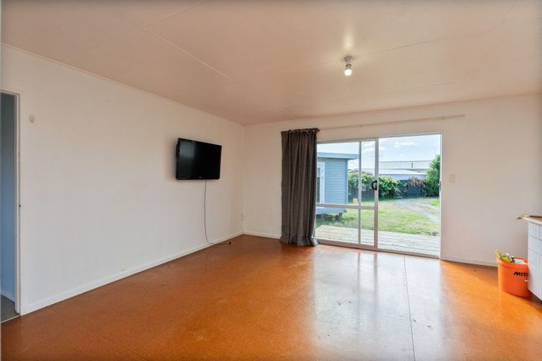 Photo of property in 13 Simcox Street, Otaki Beach, Otaki, 5512