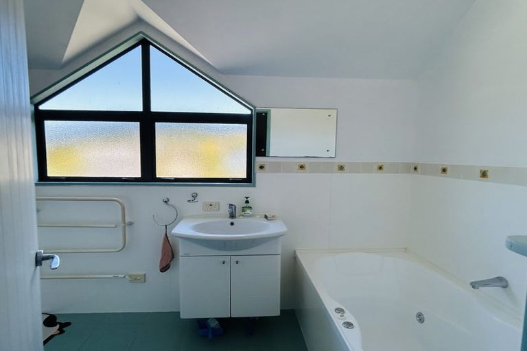 Photo of property in 12a Redwood Avenue, Tawa, Wellington, 5028