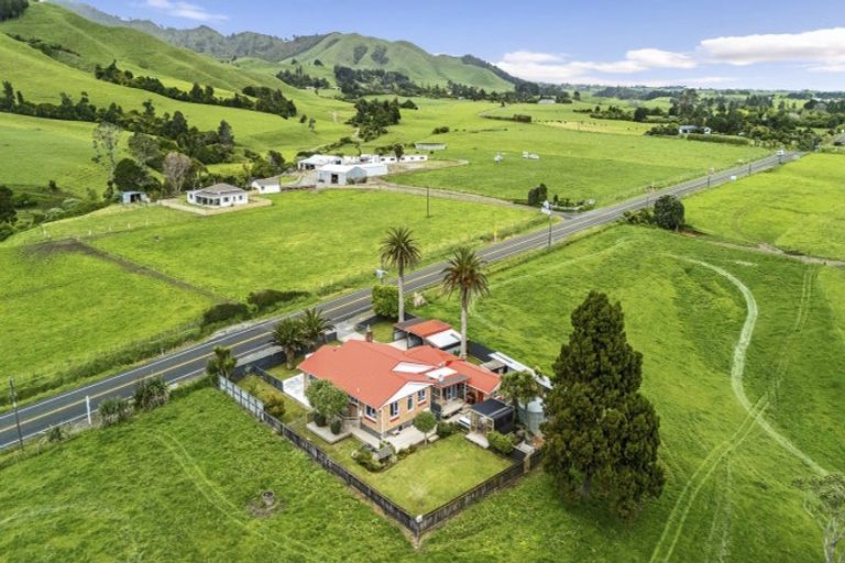 Photo of property in 1606 South Road, Tataraimaka, New Plymouth, 4374