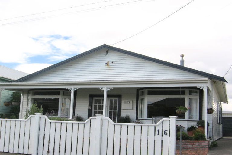 Photo of property in 16 Bay Street, Petone, Lower Hutt, 5012