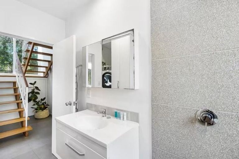 Photo of property in 3/4 Beach Road, Castor Bay, Auckland, 0620