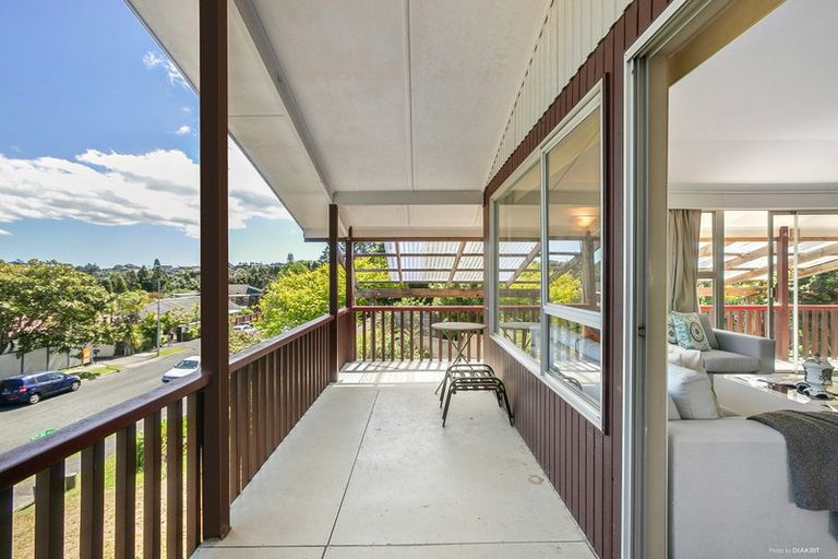 Photo of property in 15 Barlow Place, Chatswood, Auckland, 0626