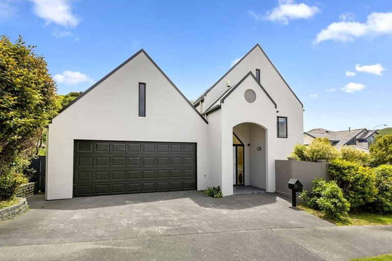 Photo of property in 106 Westchester Drive, Churton Park, Wellington, 6037