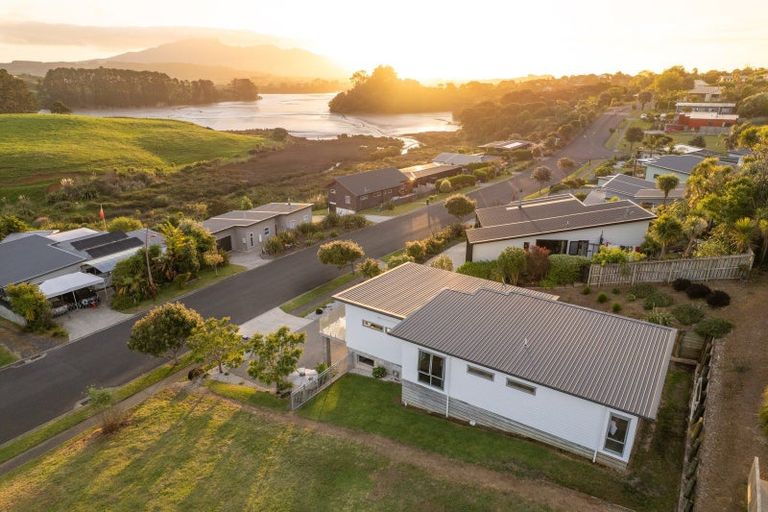 Photo of property in 28 Robertson Street, Raglan, 3225