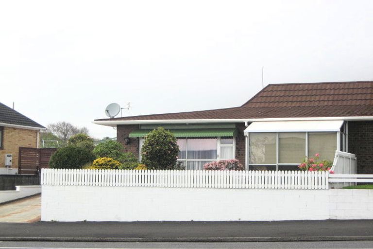 Photo of property in 398b Devon Street East, Strandon, New Plymouth, 4312
