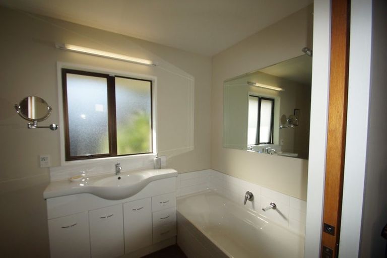 Photo of property in 2/8 Ilam Park Place, Ilam, Christchurch, 8041