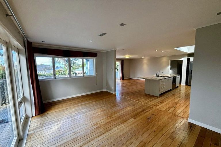 Photo of property in 28a Old Lake Road, Narrow Neck, Auckland, 0624