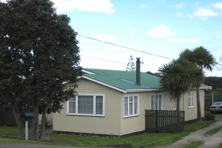 Photo of property in 6 Kowhai Street, Castlecliff, Whanganui, 4501