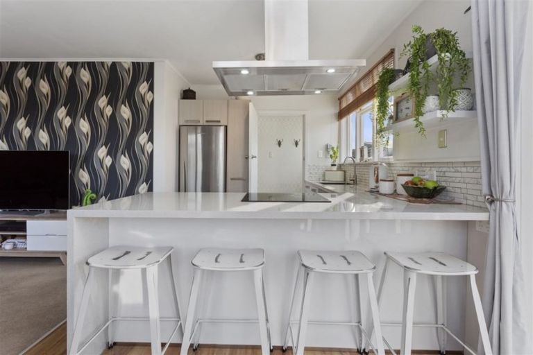 Photo of property in 98 Northcote Road, Northcote, Christchurch, 8052