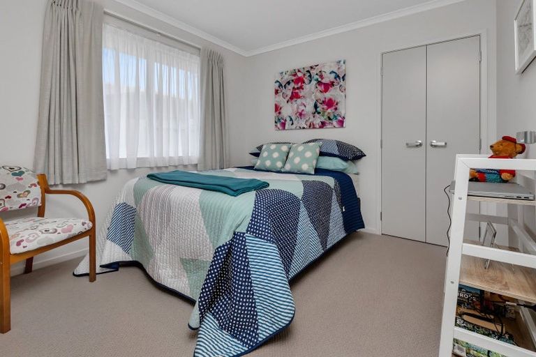 Photo of property in 6 Kamahi Place, One Tree Point, 0118