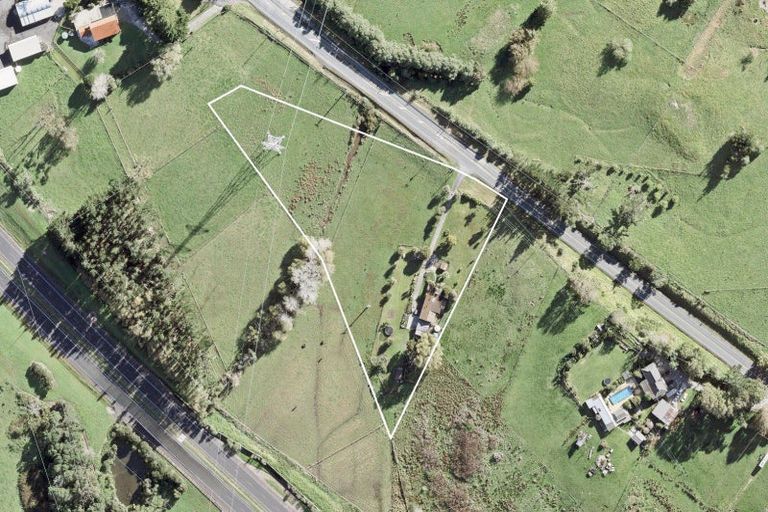 Photo of property in 1746 East Coast Road, Stillwater, Silverdale, 0794