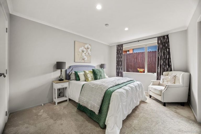 Photo of property in 25 Nimstedt Avenue, Oteha, Auckland, 0632