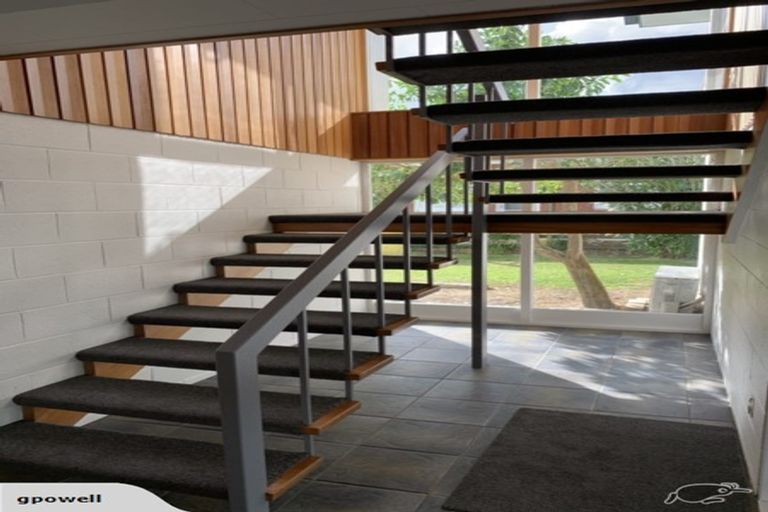 Photo of property in 5 Knightsbridge Drive, Forrest Hill, Auckland, 0620