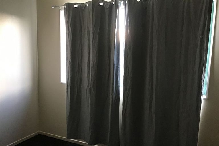 Photo of property in 36 Woodbank Drive, Glen Eden, Auckland, 0602