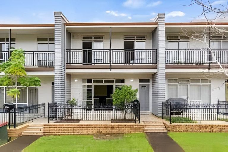 Photo of property in 4/44 Carlos Drive, Flat Bush, Auckland, 2016