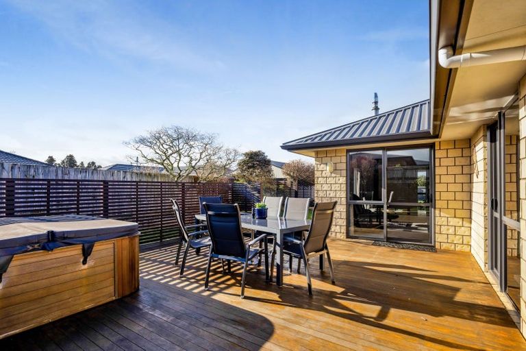 Photo of property in 21 Montague Grove, Stratford, 4332