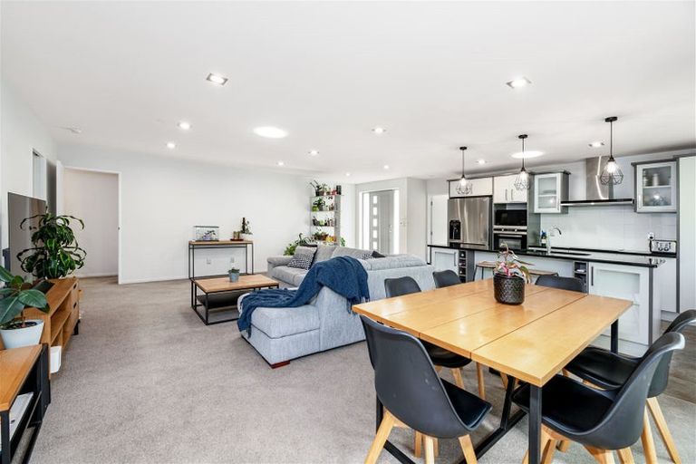 Photo of property in 127 Rangeview Road, Sunnyvale, Auckland, 0612