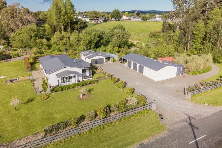 Photo of property in 100 Cole Street, Dannevirke, 4930