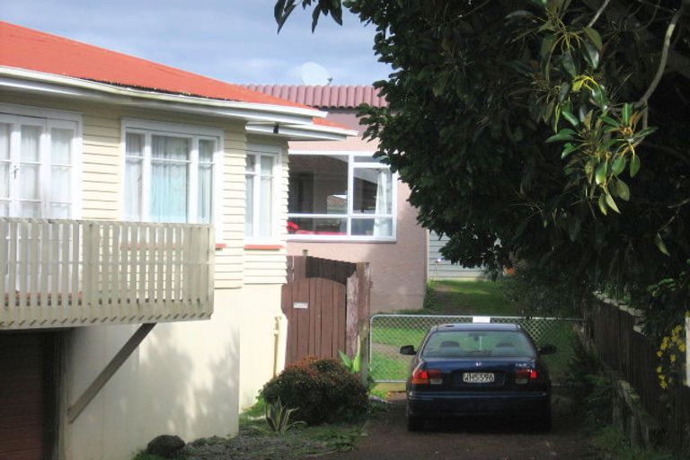Photo of property in 1/188 Waimumu Road, Massey, Auckland, 0614