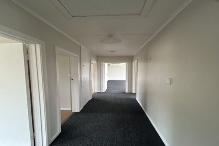 Photo of property in 12 Huntingdon Street, Northland, Wellington, 6012
