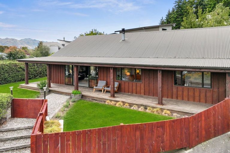 Photo of property in 5 Trevathan Lane, Wanaka, 9305