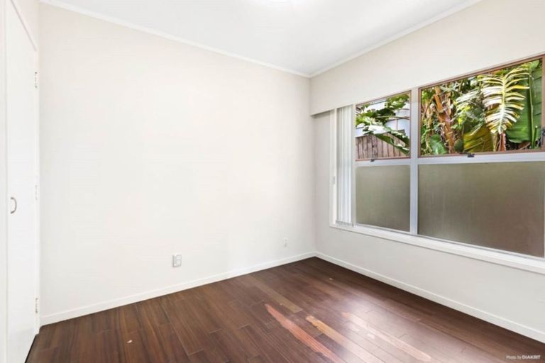 Photo of property in 2/581 East Coast Road, Browns Bay, Auckland, 0630