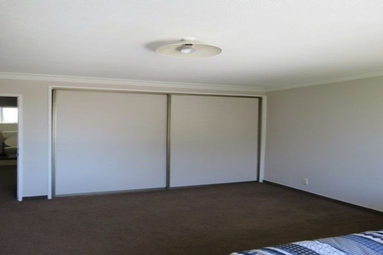 Photo of property in 24 Camberwell Place, Avonhead, Christchurch, 8042