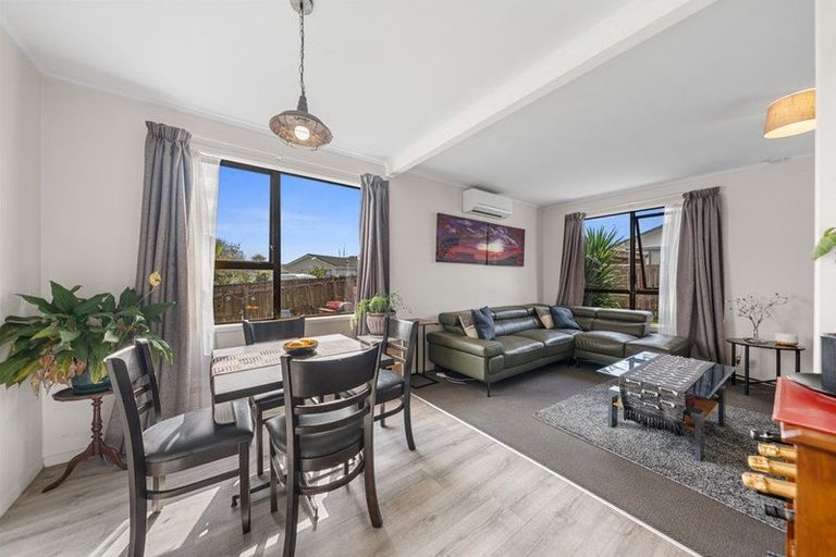 Photo of property in 1/29 Edwin Freeman Place, Ranui, Auckland, 0612