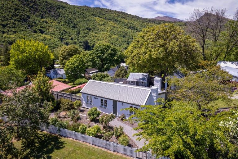 Photo of property in 17 Merioneth Street, Arrowtown, 9302