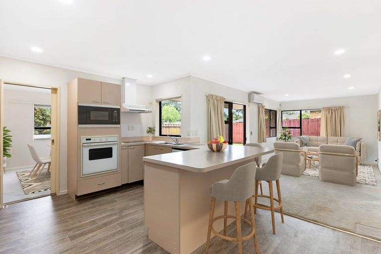 Photo of property in 44 Golfland Drive, Golflands, Auckland, 2013