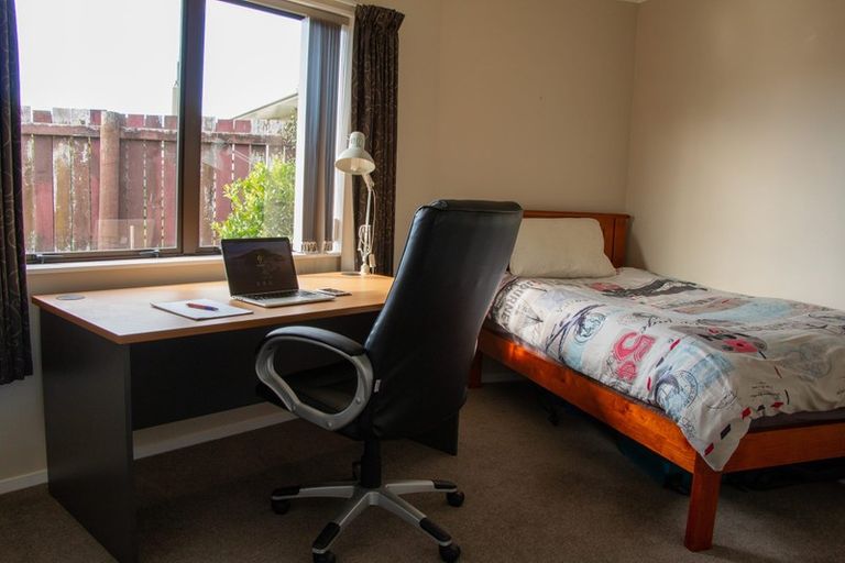 Photo of property in 31 Tiverton Crescent, Whalers Gate, New Plymouth, 4310