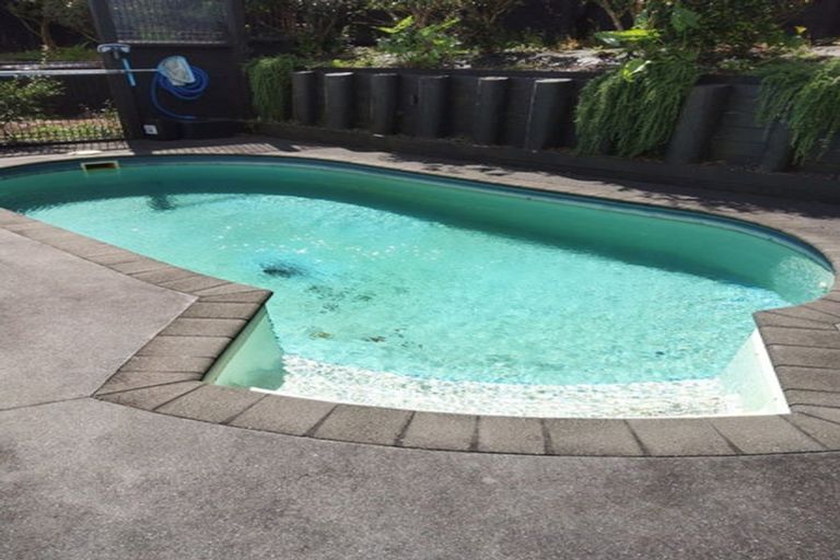 Photo of property in 2 Ellivani Rise, Pukekohe, 2120