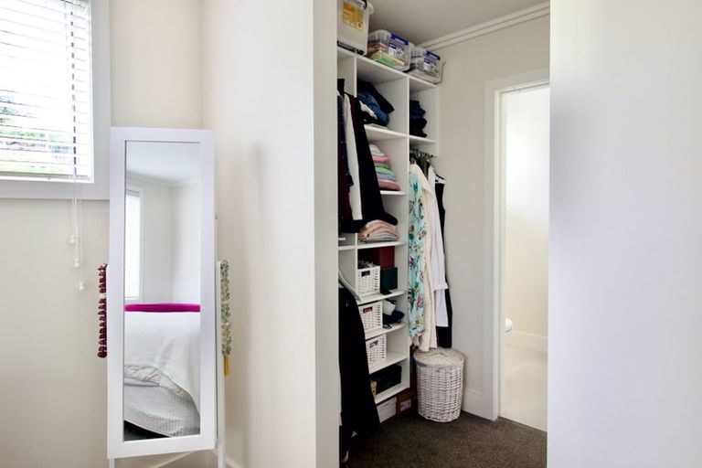 Photo of property in 17a Target Road, Totara Vale, Auckland, 0629