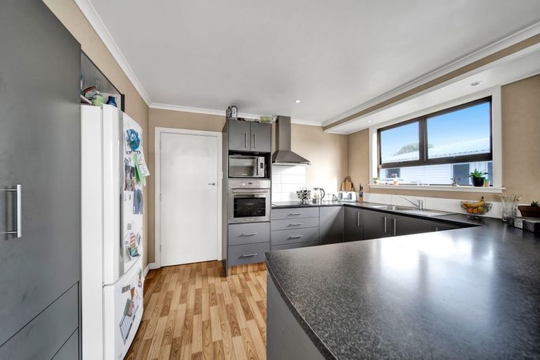 Photo of property in 13 Bone Crescent, Hawera, 4610