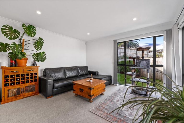 Photo of property in 22 William Wallbank Crescent, Swanson, Auckland, 0614