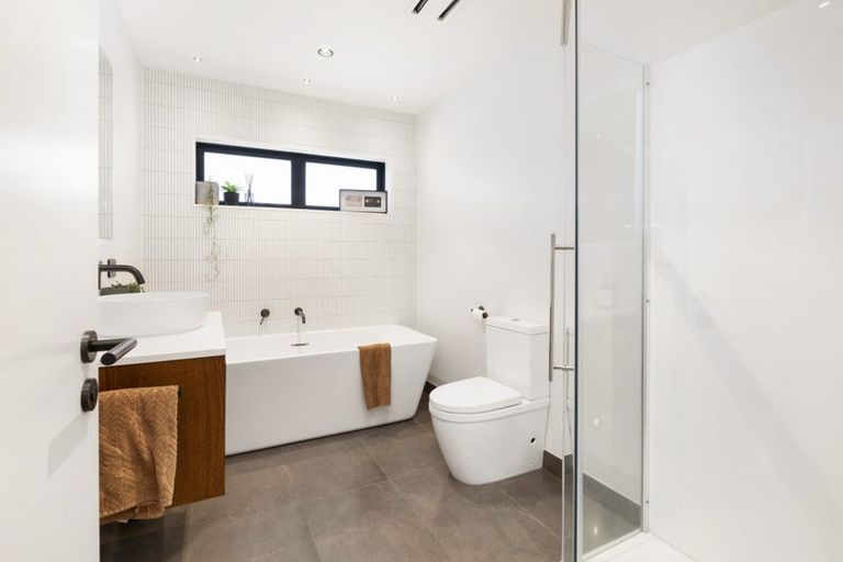 Photo of property in 4 Boeing Way, Newlands, Wellington, 6037