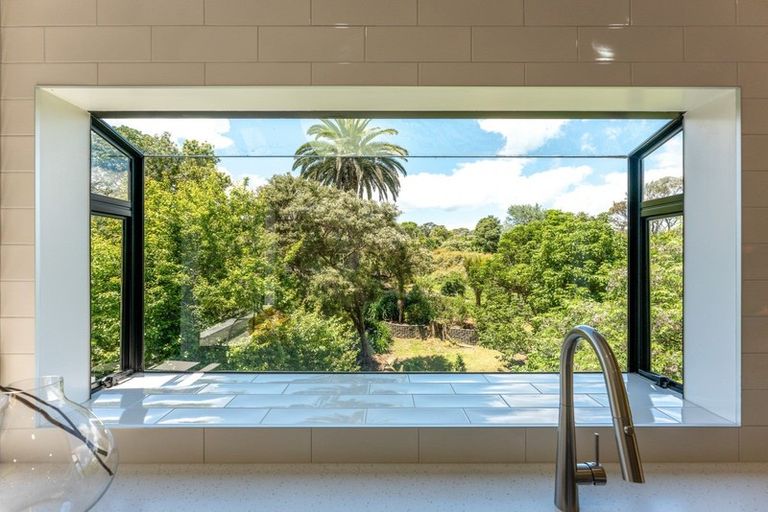 Photo of property in 11 Lannan Road, Surfdale, Waiheke Island, 1081