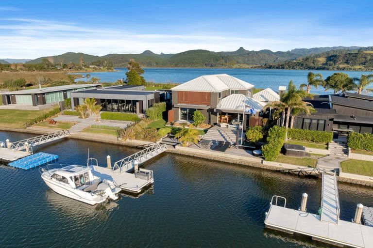 Photo of property in 140 Waterways Parade, Pauanui, Hikuai, 3579